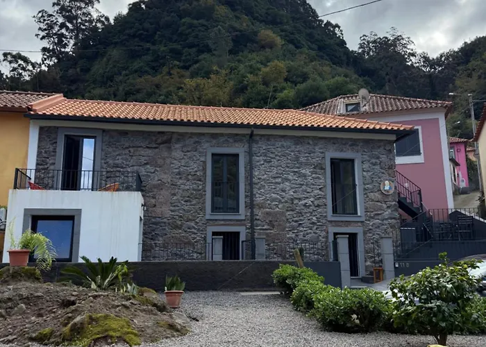 Διαμέρισμα Roots - A *